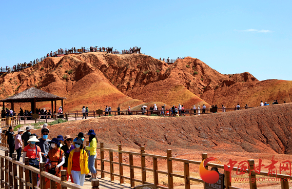 端午假期张掖共接待游客87.05万人次，实现旅游收入4.64亿元