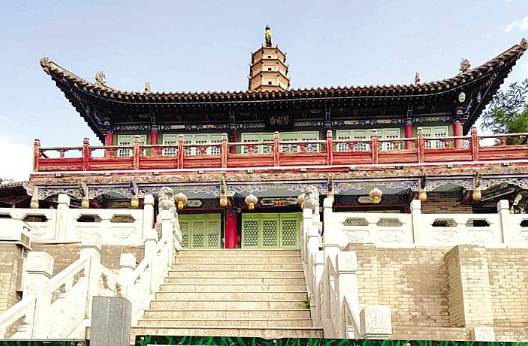白塔寺闭门谢客，何时开放？管理处：白塔基础出现病害围挡施工，预计年底前完工