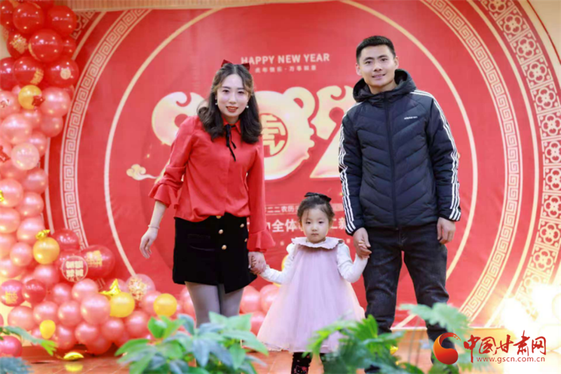 石榴花儿向西开 支教接力筑边疆